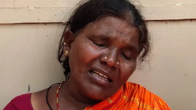 బాధిత కుటుంబాల మహిళలు