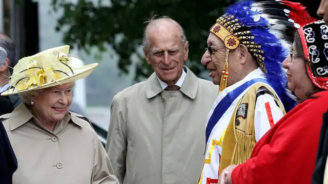 الملكة إليزابيث الثانية والأمير فيليب في جولة بكندا