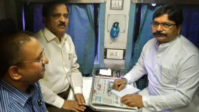 दिवाकर रावते आणि रवींद्र वायकर