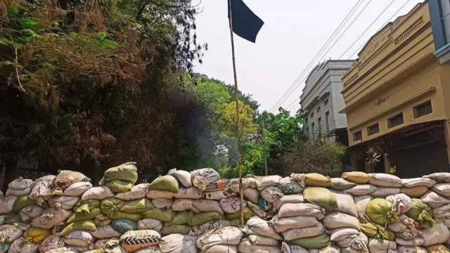 မြင်းခြံမြို့ပေါ်က အမှတ် ၆ ရပ်ကွက် ဂွေ့ကြီးသပိတ်ခံတပ်