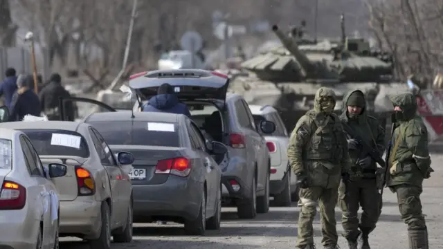 মারিউপোলে রুশপন্থী যোদ্ধারা `নিরাপদ করিডোর` পাহারা দিচ্ছে