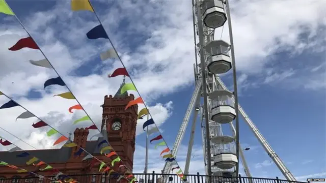 रंग-बिरंगे के आसमान