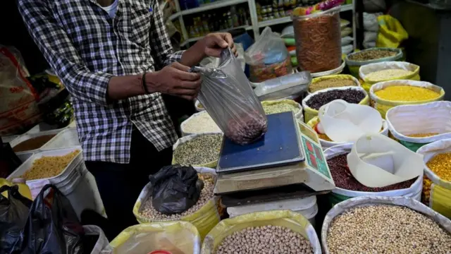 அத்தியாவசிய உணவுப் பொருட்களின் விலை