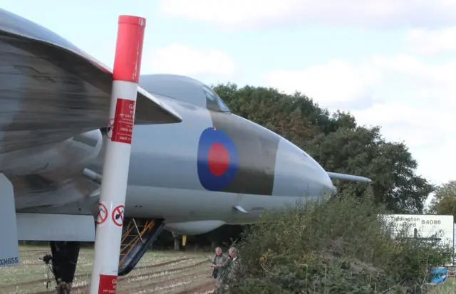 Vulcan bomber comes off Wellesbourne airfield runway - BBC News