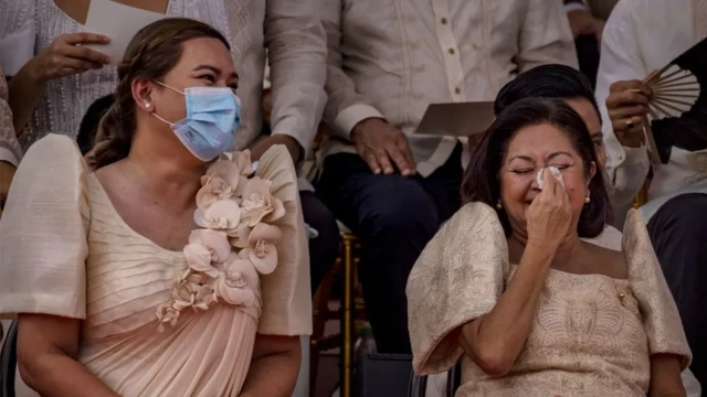 خانم دوترته (چپ) و خانم مارکوس در دوران خوشی