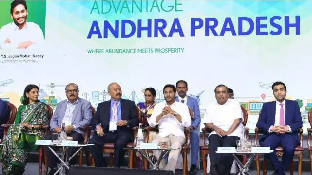 సదస్సుకు హాజరైన పారిశ్రామికవేత్తలు