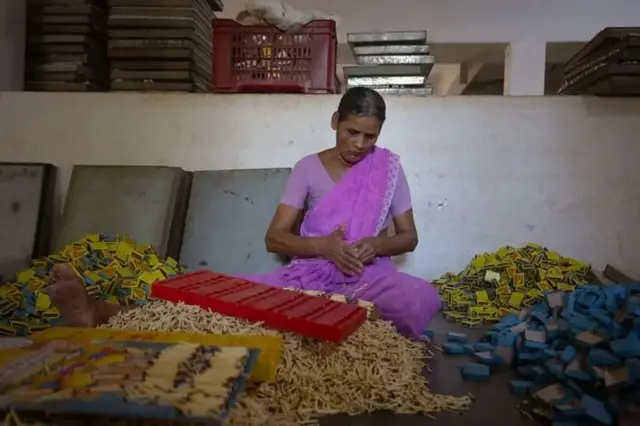 Vibiriti bado zinatengezwa majumbani katika maeneo mengi kama vile Tamil Nadu kusini mwa India.