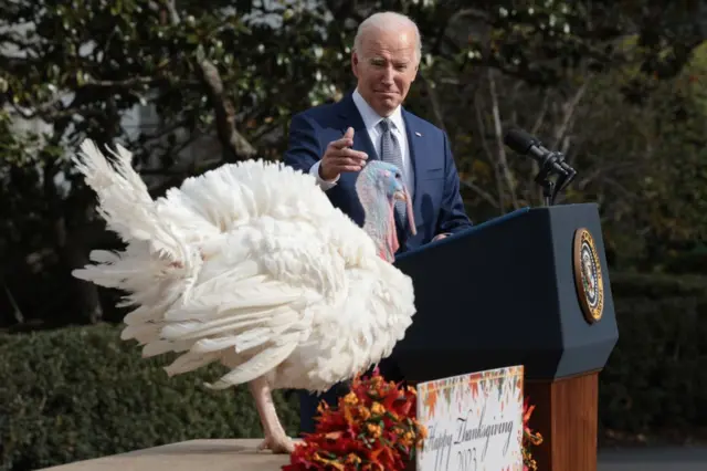 Joe Biden en el perdón del pavo. Acción de Gracias 