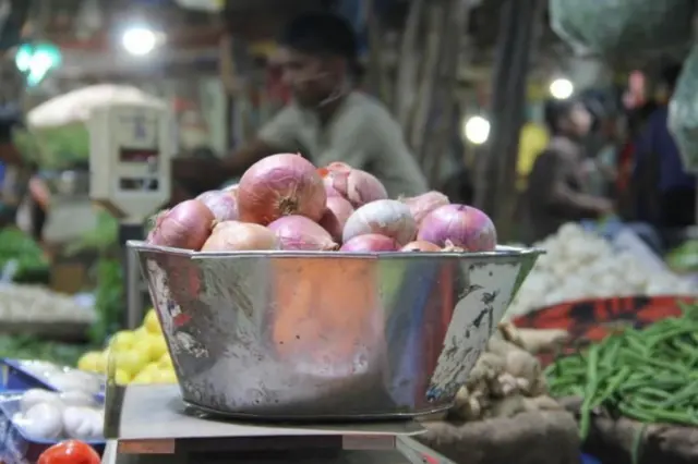 হর্টিকালচার প্রোডিউস এক্সপোর্টার্স অ্যাসোসিয়েশন পেঁয়াজ রফতানির প্রক্রিয়া এবং দাম নির্ধারণের বিষয়ে সরকারের কাছে স্পষ্টতা দাবি করেছে