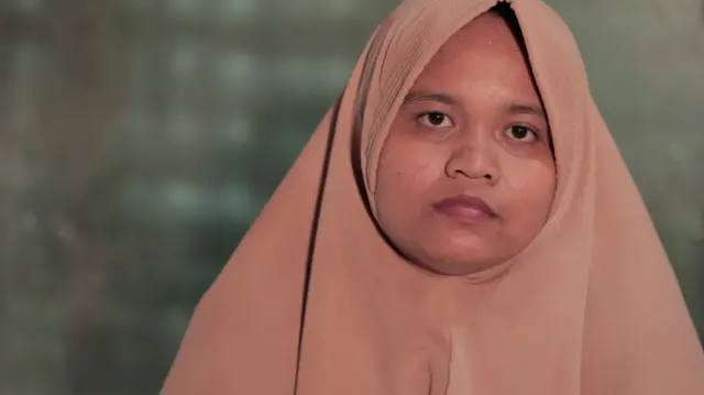 Ulfa mengaku stigmatisasi dan diskriminasi dari beberapa warga sekitar kerap dialami keluarganya.