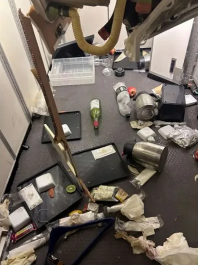 फ्लाइट के अंदर टर्बुलेंस के बाद ऐसा था मंज़र