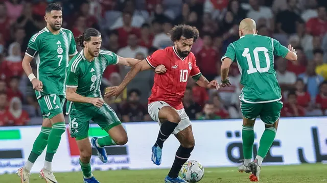 مصر والجزائر على أعتاب التأهل لمونديال 2026، والالتحاق بتونس والمغرب