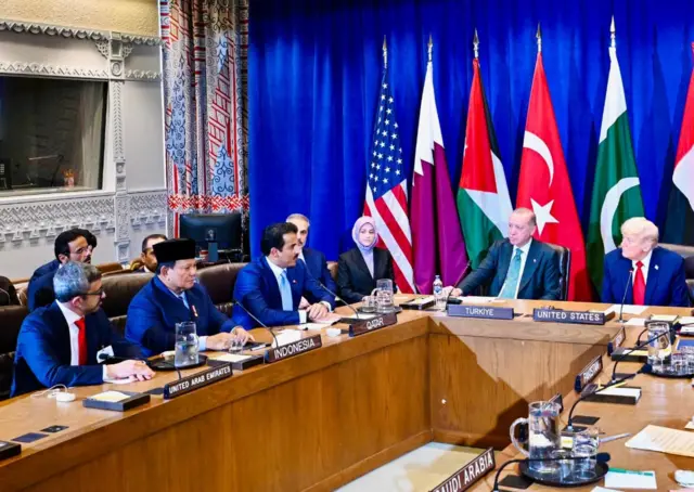 Presiden Republik Indonesia, Prabowo Subianto, menghadiri Multilateral Meeting on the Middle East atas undangan Presiden Amerika Serikat, Donald Trump di Ruang Konsultasi Dewan Keamanan Perserikatan Bangsa-Bangsa (PBB), New York, pada Selasa, 23 September 2025.