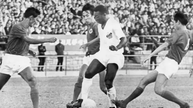 সান্তোস এফসির হয়ে খেলা