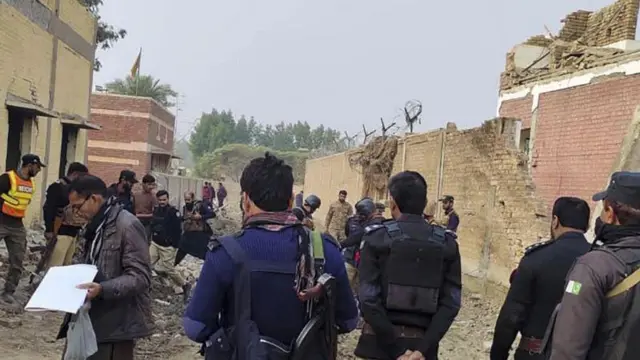 ۳ بامداد دیروز به وقت محلی حمله‌ای دسته جمعی به مرکز ارتش پاکستان در منطقه دره اسماعیل خان درابان  در خیبر پختونخوا صورت گرفت