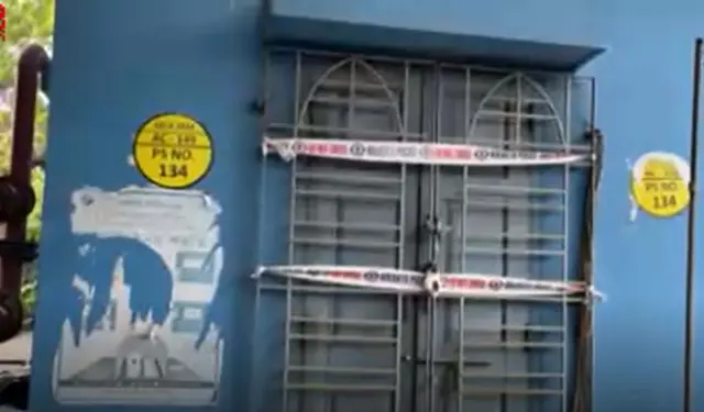 অভিযোগ, প্রথমে ইউনিয়ন রুমে হেনস্থা করার পর তাকে গার্ড রুমে নিয়ে গিয়ে নির্যাতন চালানো হয়। 