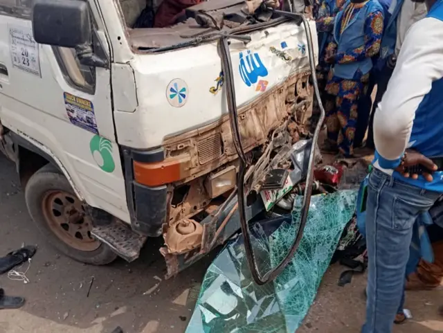 Ọkọ àti ọkada to ni ijamba