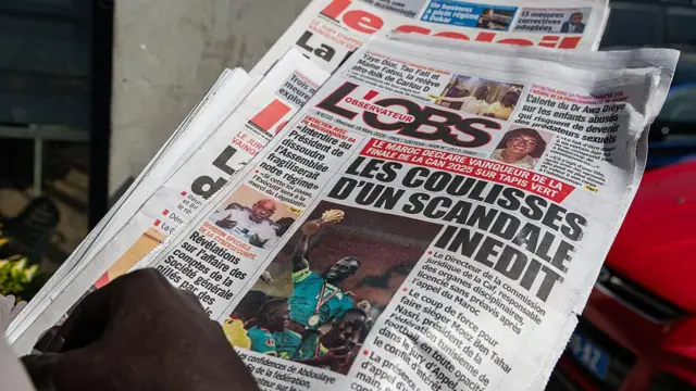 ረቡዕ ኣብ ሰኔጋል ዝተሓተማ ጋዜጣታት ቀደማይ ገጸን ንውሳነ ካፍ ዝቓወም ትሕስቶ ዝሓዘ'ዩ ነይሩ