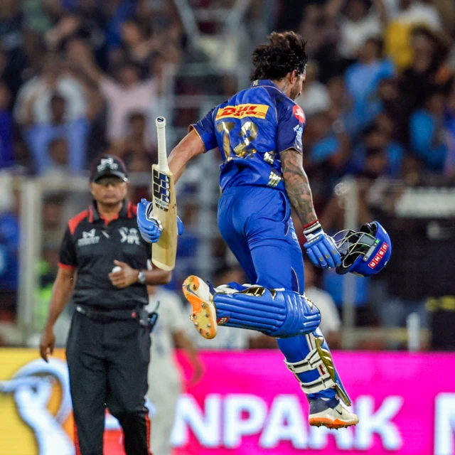 तिलक वर्मा ने अपनी पारी की आख़िरी 23 गेंदों पर 82 रन बनाए