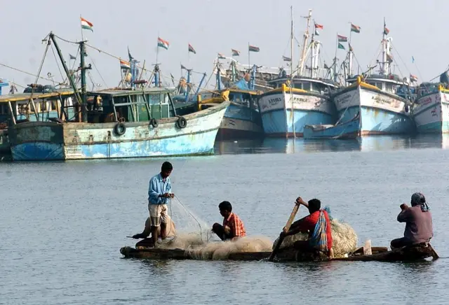 தமிழ் மீனவர்கள் மீது இலங்கை துப்பாக்கிச் சூடு