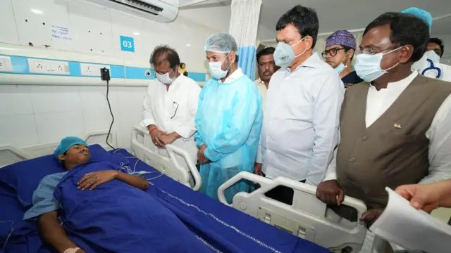 పాశమైలారం ఘటనలో క్షతగాత్రులను పరామర్శిస్తున్న ముఖ్యమంత్రి రేవంత్ రెడ్డి