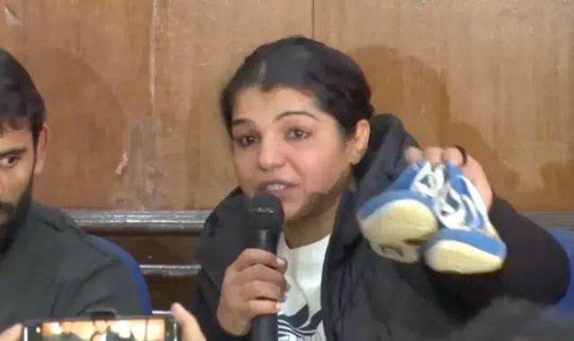 பெண் வீராங்கனைகளுக்கு என்ன பாதிப்பு ஏற்பட்டது?