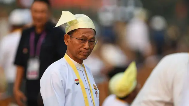ခေါင်းပေါင်း၊ တိုက်ပုံနဲ့ ဦးကိုကိုကြီး