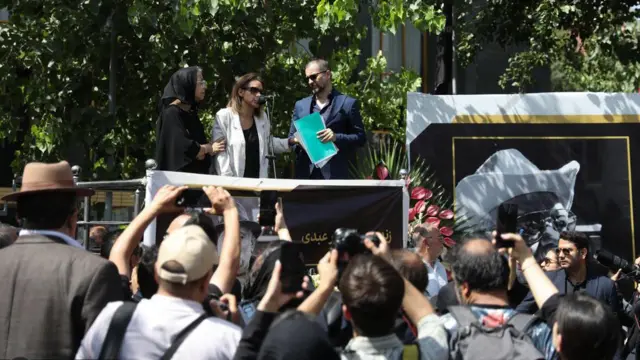  مراسم خاکسپاری اکبر عبدی در تهران 