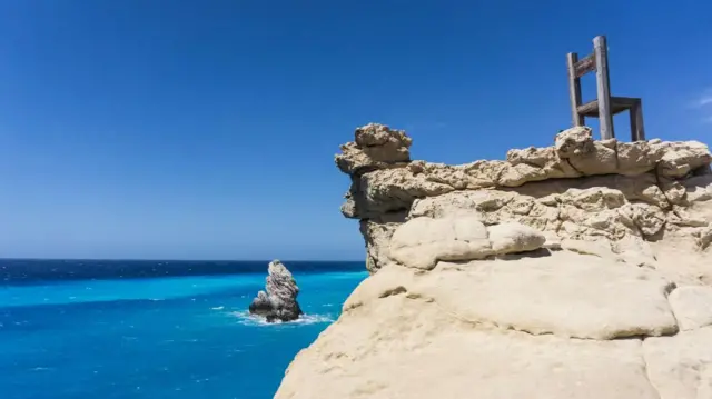 गॅव्हाडोस बेटावरची हीच ती प्रसिद्ध खुर्ची 