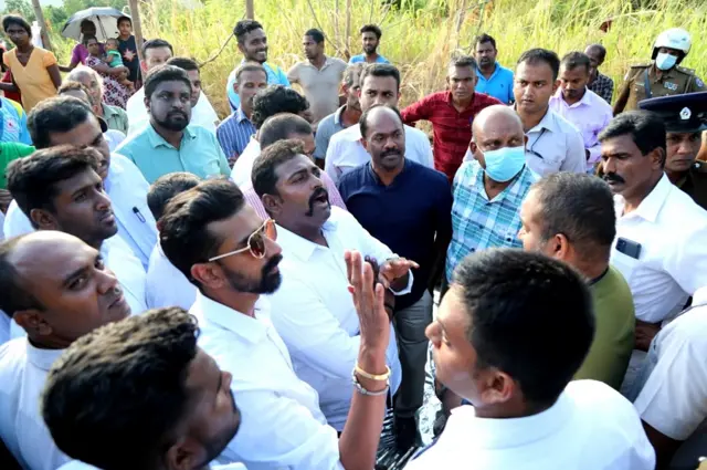 மலையக தமிழரின் வீடு இடிப்பா