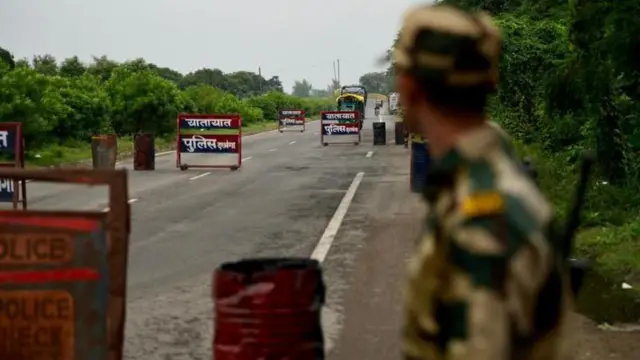 कई अन्य राज्यों और नेपाल के रास्ते भी बिहार में शराब की तस्करी होती है (सांकेतिक तस्वीर)
