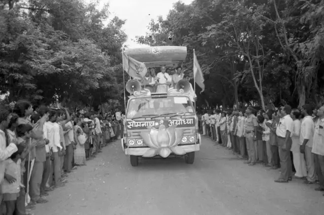 બીબીસી ગુજરાતી, ગુજરાત, 1995ની ગુજરાત વિધાનસભાની ચૂંટણી, ગુજરાત વિધાનસભાની ચૂંટણી, નરેન્દ્ર મોદી, કેશુભાઈ પટેલ, કૉંગ્રેસ, હિંદુત્વનો એજન્ડા