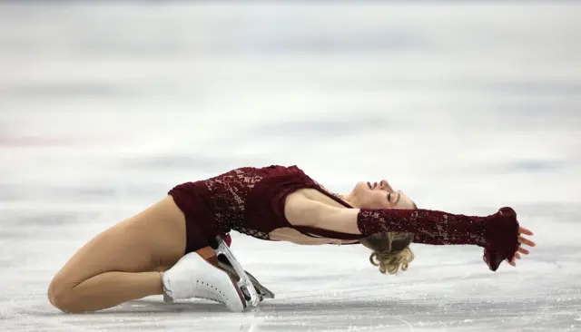 Американка Амбер Гленн во время выступления в короткой программе женского одиночного катания 