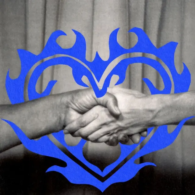 Dve ruke se rukuju i uokvirene su crtežom plavog srca