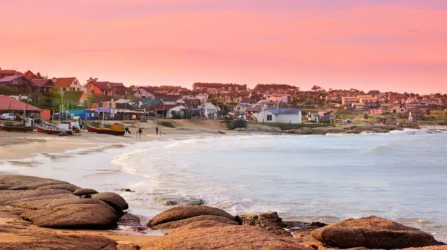 Atardecer en Punta del Diablo, Rocha, Uruguay. Imagen tomada al aire libre, al atardecer, sin gente.