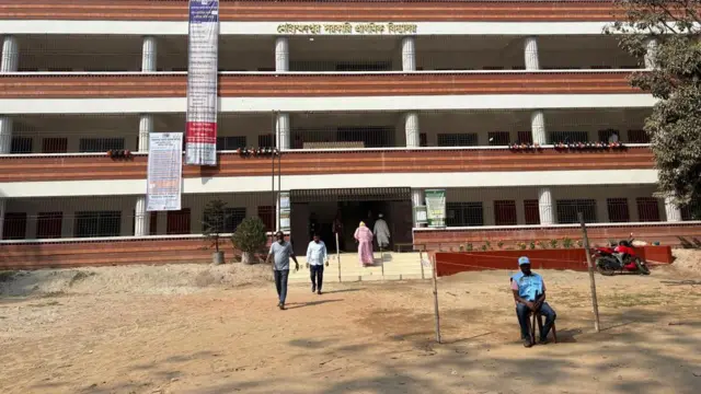 ঢাকার মোহাম্মদপুর সরকারি প্রাথমিক বিদ্যালয় কেন্দ্রের দৃশ্য