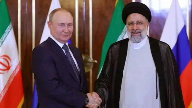 Vladimir Poutine et Ebrahim Raisi.