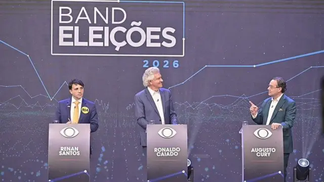 Renan Santos, Ronaldo Caiado e Augusto Cury durante o debate.