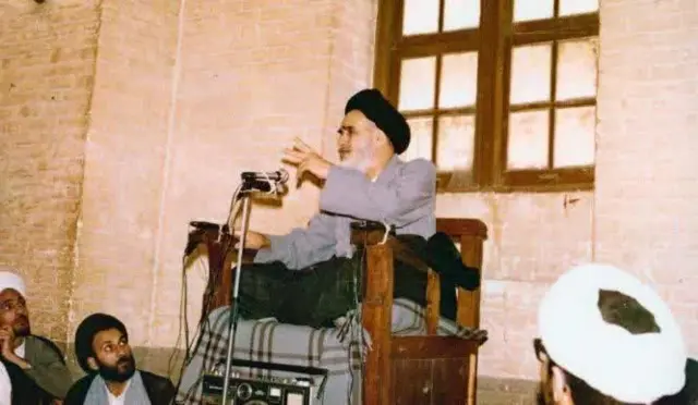 آخوند درباری