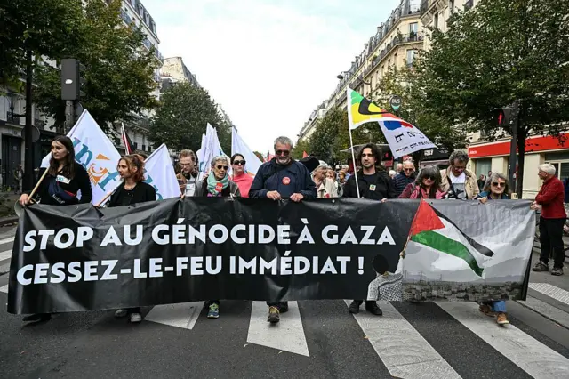 ফ্রান্স ফিলিস্তিনকে কিছুদিনের মধ্যে স্বীকৃতি দেবে বলে ধারণা করা হচ্ছে (প্যারিসে ফিলিস্তিনের গণহত্যা বন্ধের দাবিতে বিক্ষোভ)