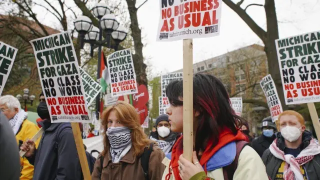 यूनिवर्सिटी ऑफ़ मिशिगन में छात्र 