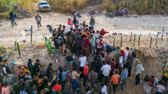 ट्रंप ने कनाडा और मैक्सिको पर भी 25 फ़ीसदी टैरिफ़ लगाने की धमकी दी है