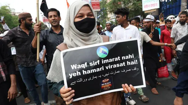 प्रदर्शनकारी महिला