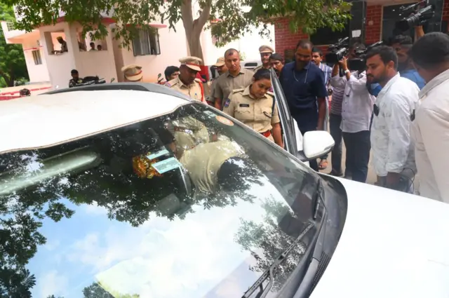 డబ్బు సీజ్ 