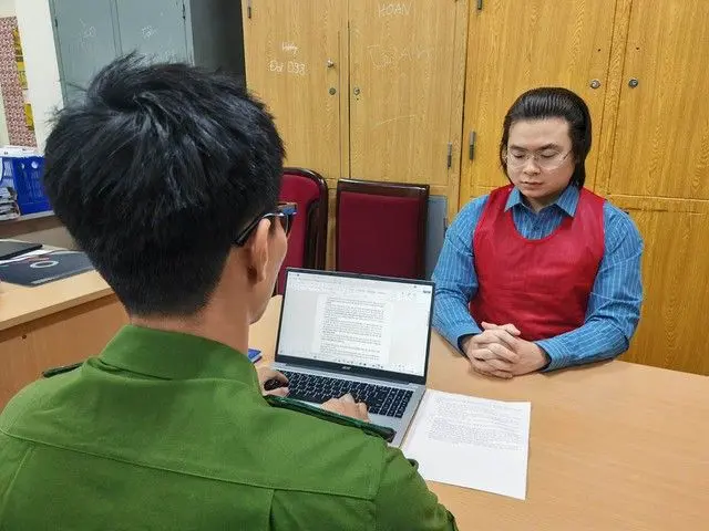 Ông Phạm Tuấn tại cơ quan công an 