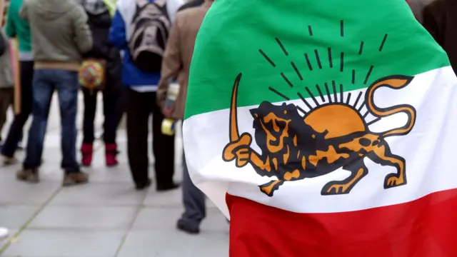 پرچم شیر و خورشید