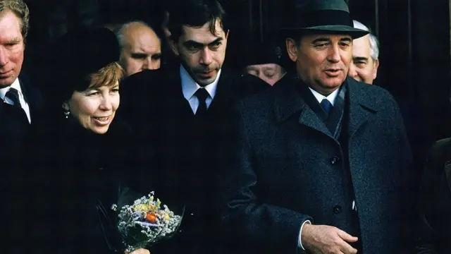 M. Gorbatchev et sa femme, Raisa, lors d'une visite à Londres
