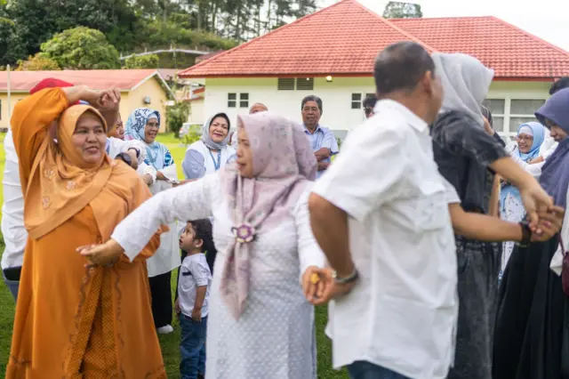 Menari