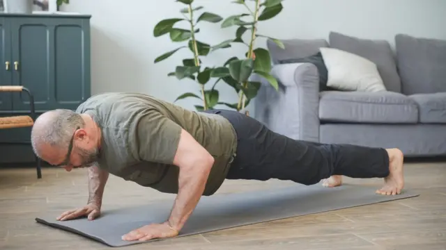 Man wey dey do plant for im living room