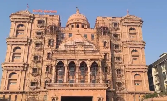 બીબીસી ગુજરાતી સુરત યુવતી મૃતદેહો સ્વામિનારાયણ મંદિર પોલીસ બાથરૂમ બીબીસી ગુજરાતી સુરત યુવતી મૃતદેહો સ્વામિનારાયણ મંદિર પોલીસ બાથરૂમ આત્મહત્યા